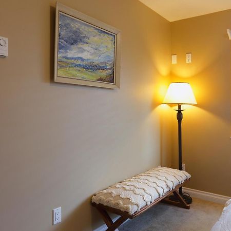 Lovely J Home -Stunning River View Cozy Two Bedroom Private Suite New Westminster Esterno foto