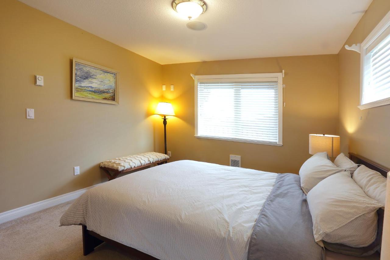 Lovely J Home -Stunning River View Cozy Two Bedroom Private Suite New Westminster Esterno foto