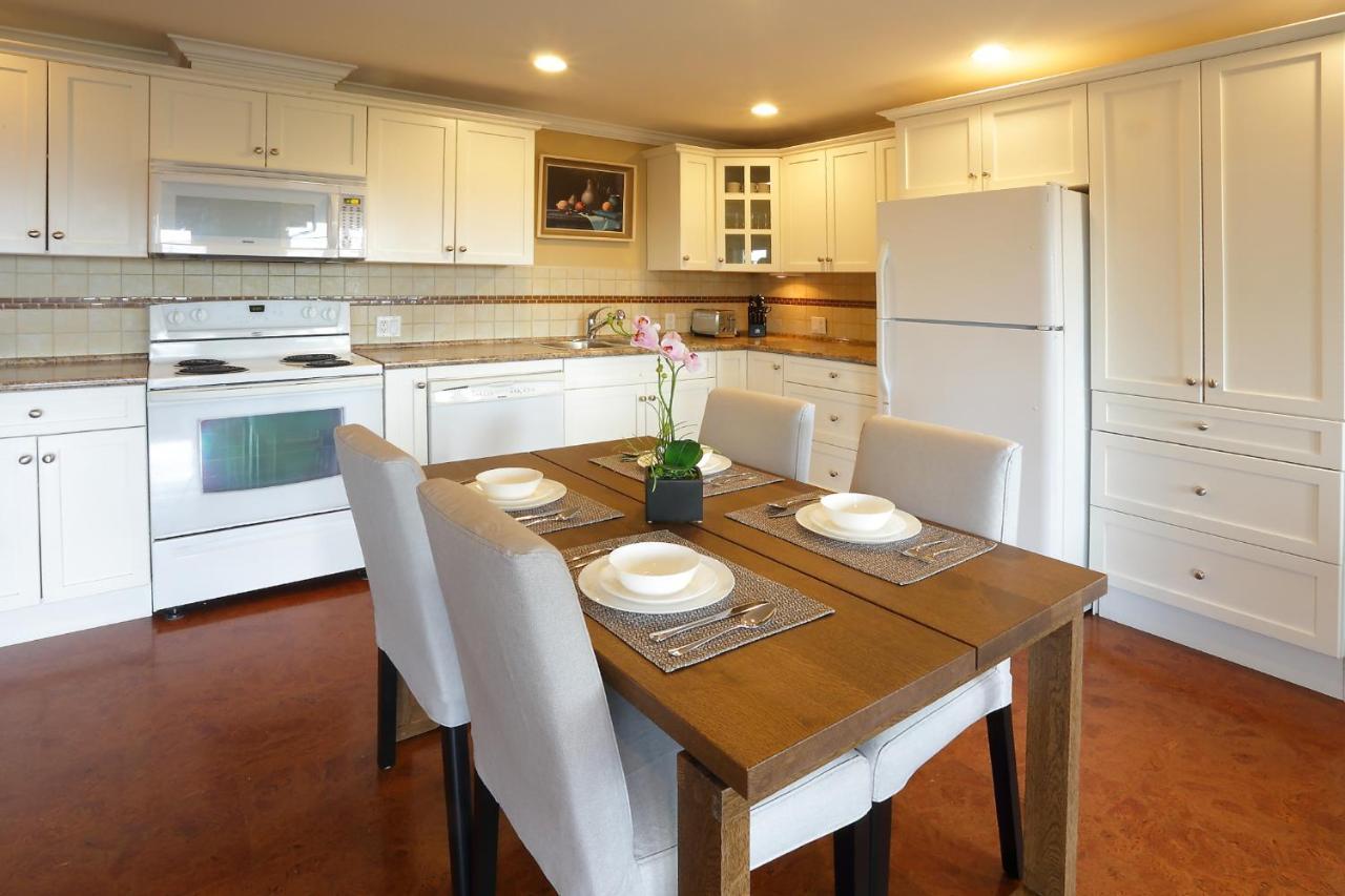 Lovely J Home -Stunning River View Cozy Two Bedroom Private Suite New Westminster Esterno foto