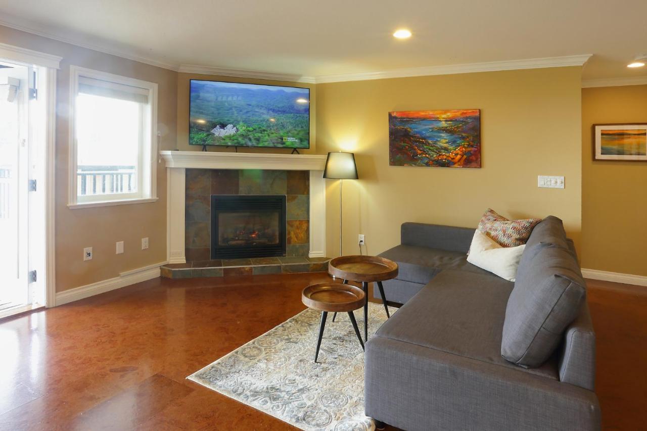 Lovely J Home -Stunning River View Cozy Two Bedroom Private Suite New Westminster Esterno foto