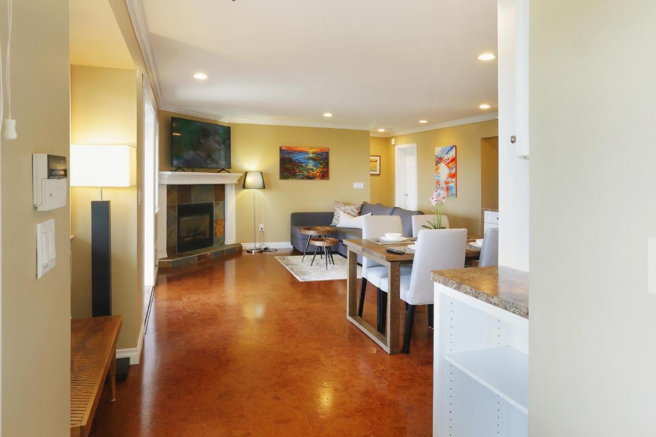 Lovely J Home -Stunning River View Cozy Two Bedroom Private Suite New Westminster Esterno foto