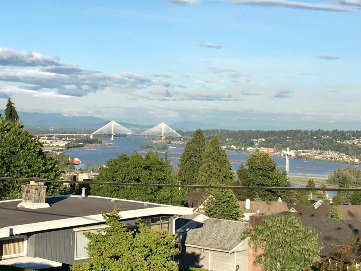 Lovely J Home -Stunning River View Cozy Two Bedroom Private Suite New Westminster Esterno foto