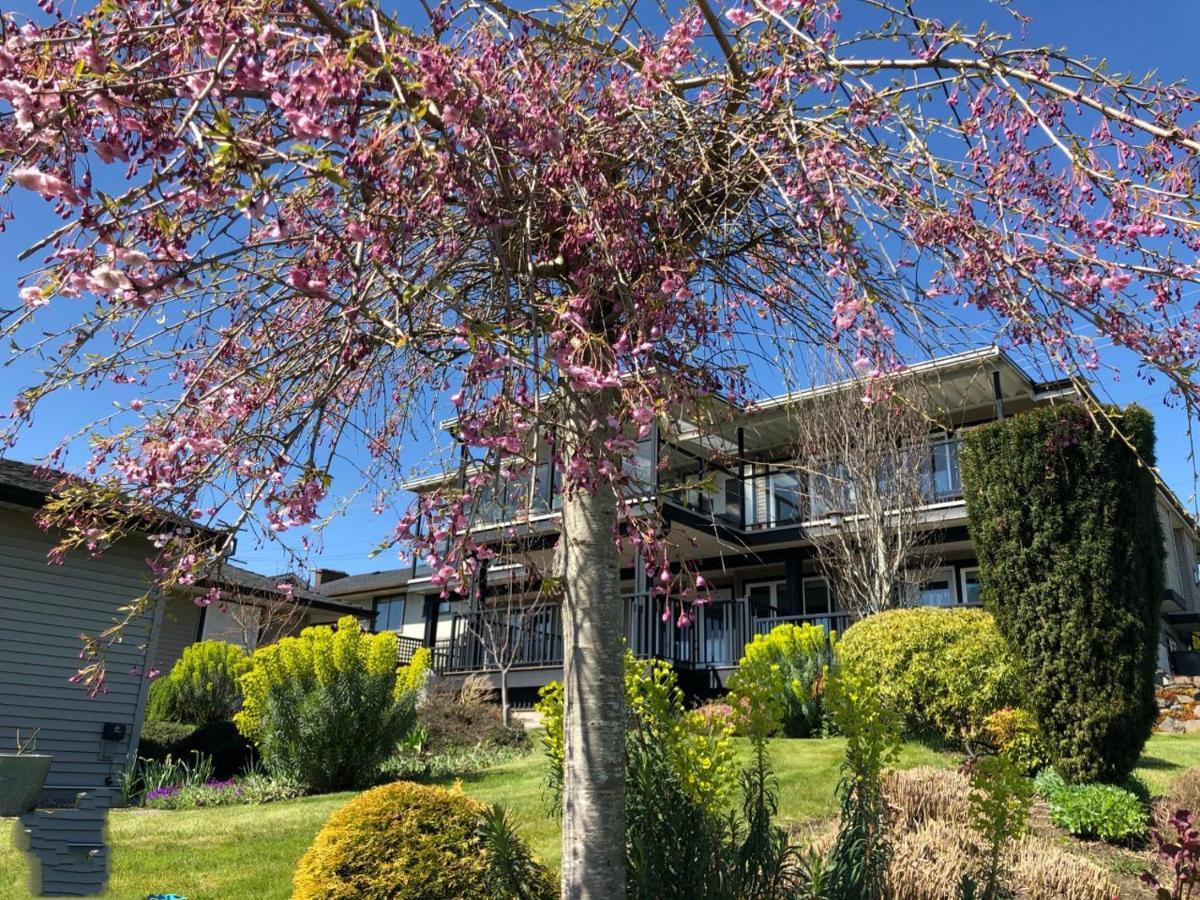 Lovely J Home -Stunning River View Cozy Two Bedroom Private Suite New Westminster Esterno foto
