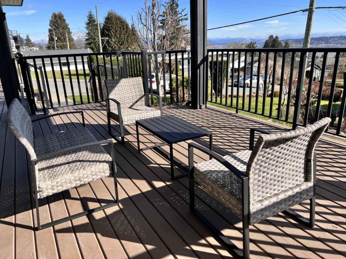 Lovely J Home -Stunning River View Cozy Two Bedroom Private Suite New Westminster Esterno foto