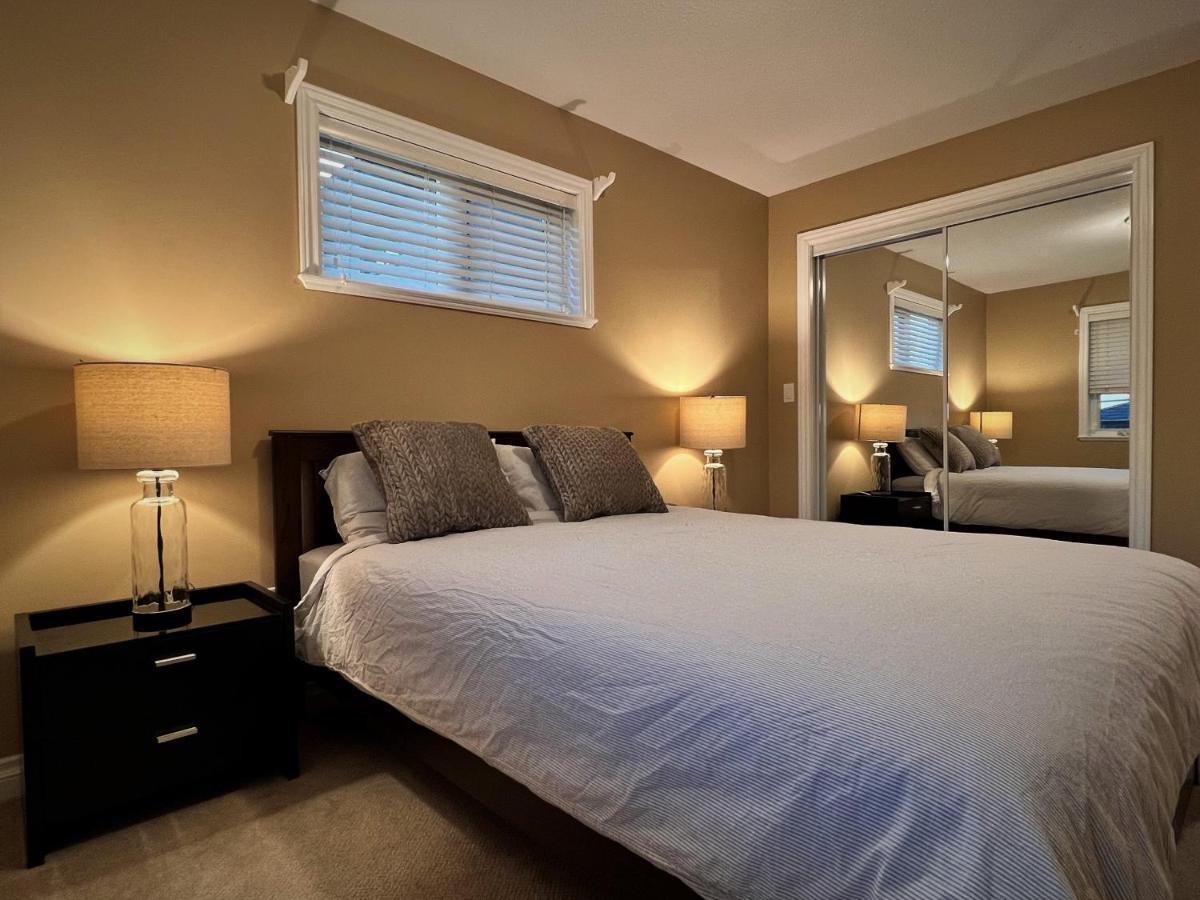 Lovely J Home -Stunning River View Cozy Two Bedroom Private Suite New Westminster Esterno foto